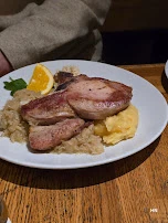 Wildschweinbratwurst Mit Sauerkraut Und Kartoffelstampf